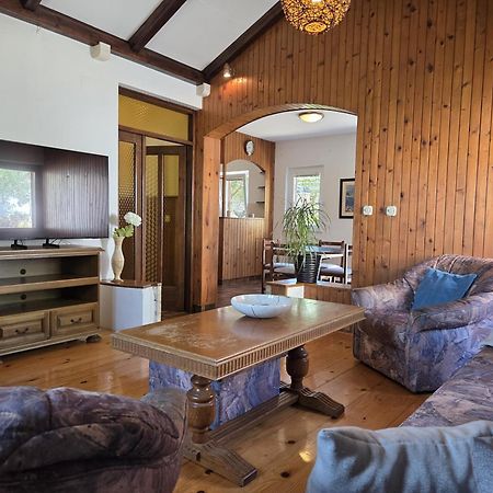 Apartments Jelena Supetar - Four Apartments - A Small House With A Private Yard - Two-Room Apartment With A Sea View - Studio Apartment - Two-Room Apartment With Garden View- Free Parking 외부 사진