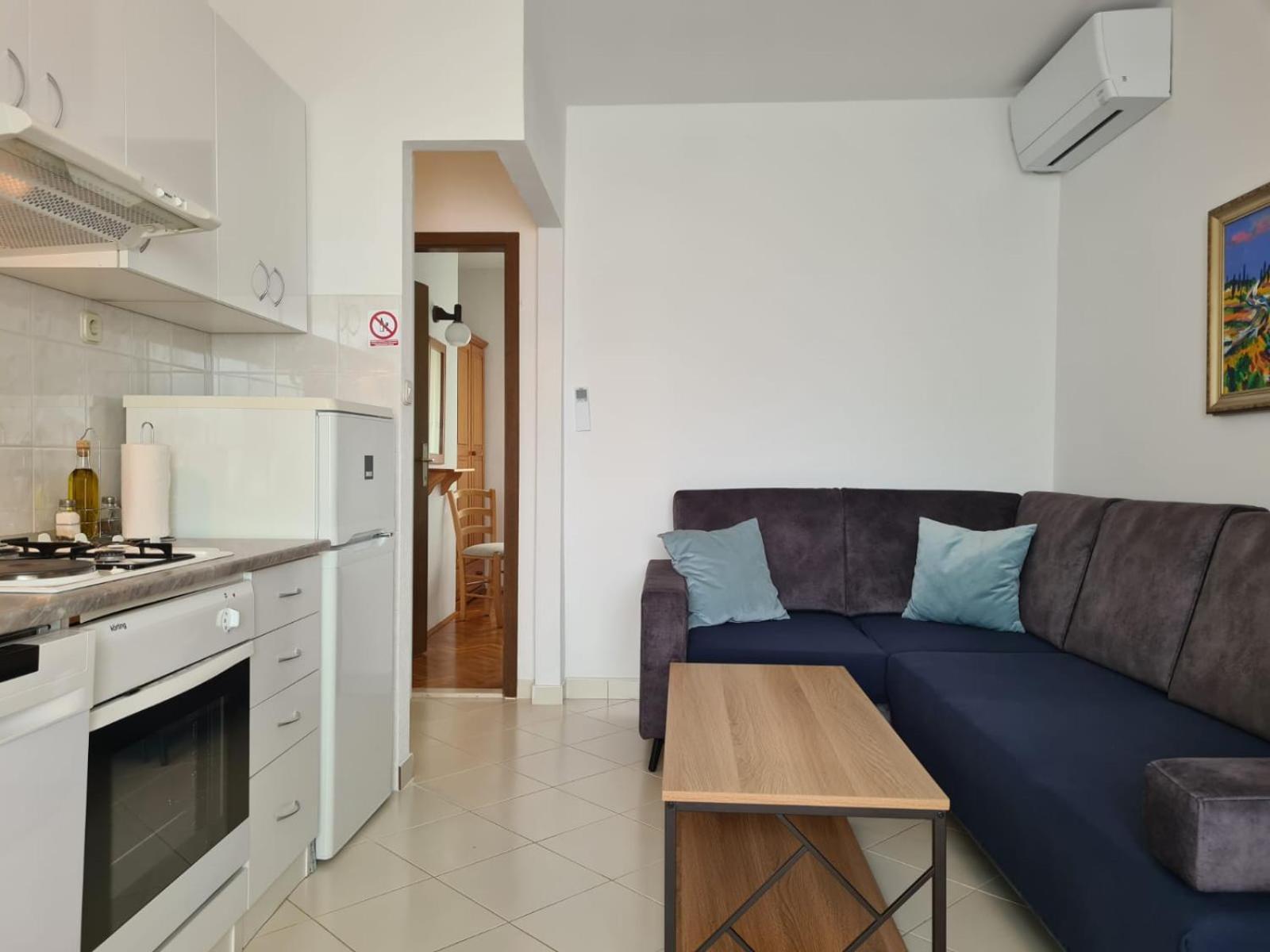 Apartments Jelena Supetar - Four Apartments - A Small House With A Private Yard - Two-Room Apartment With A Sea View - Studio Apartment - Two-Room Apartment With Garden View- Free Parking 외부 사진