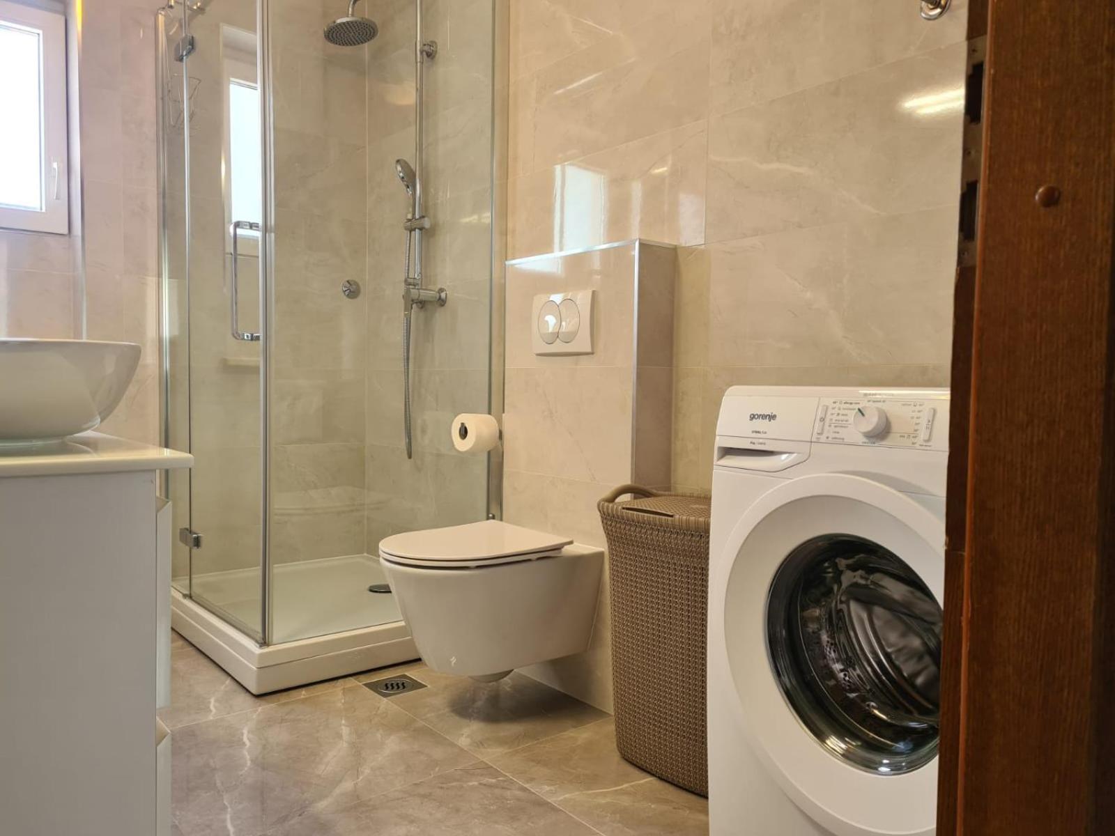 Apartments Jelena Supetar - Four Apartments - A Small House With A Private Yard - Two-Room Apartment With A Sea View - Studio Apartment - Two-Room Apartment With Garden View- Free Parking 외부 사진