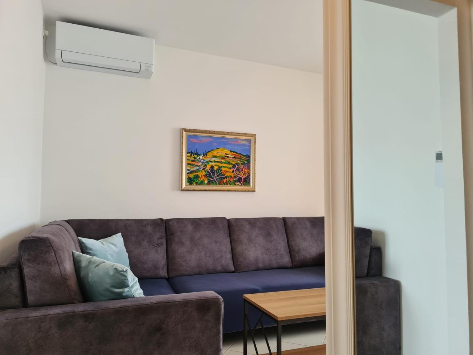 Apartments Jelena Supetar - Four Apartments - A Small House With A Private Yard - Two-Room Apartment With A Sea View - Studio Apartment - Two-Room Apartment With Garden View- Free Parking 외부 사진
