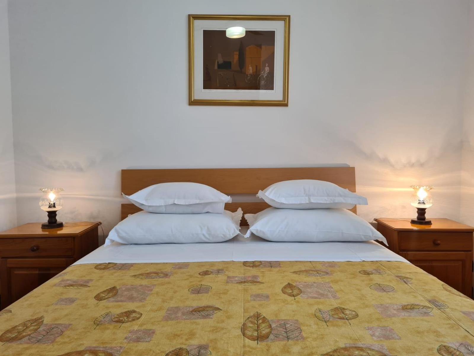 Apartments Jelena Supetar - Four Apartments - A Small House With A Private Yard - Two-Room Apartment With A Sea View - Studio Apartment - Two-Room Apartment With Garden View- Free Parking 외부 사진