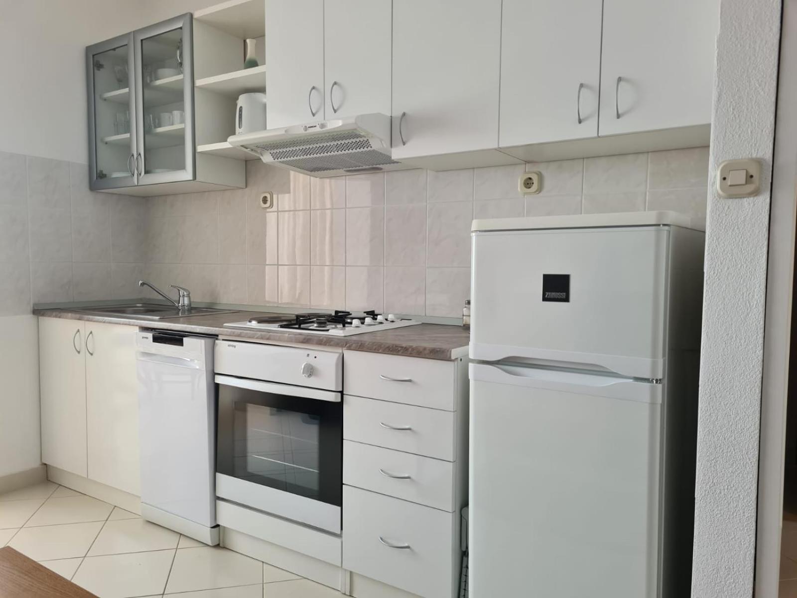 Apartments Jelena Supetar - Four Apartments - A Small House With A Private Yard - Two-Room Apartment With A Sea View - Studio Apartment - Two-Room Apartment With Garden View- Free Parking 외부 사진