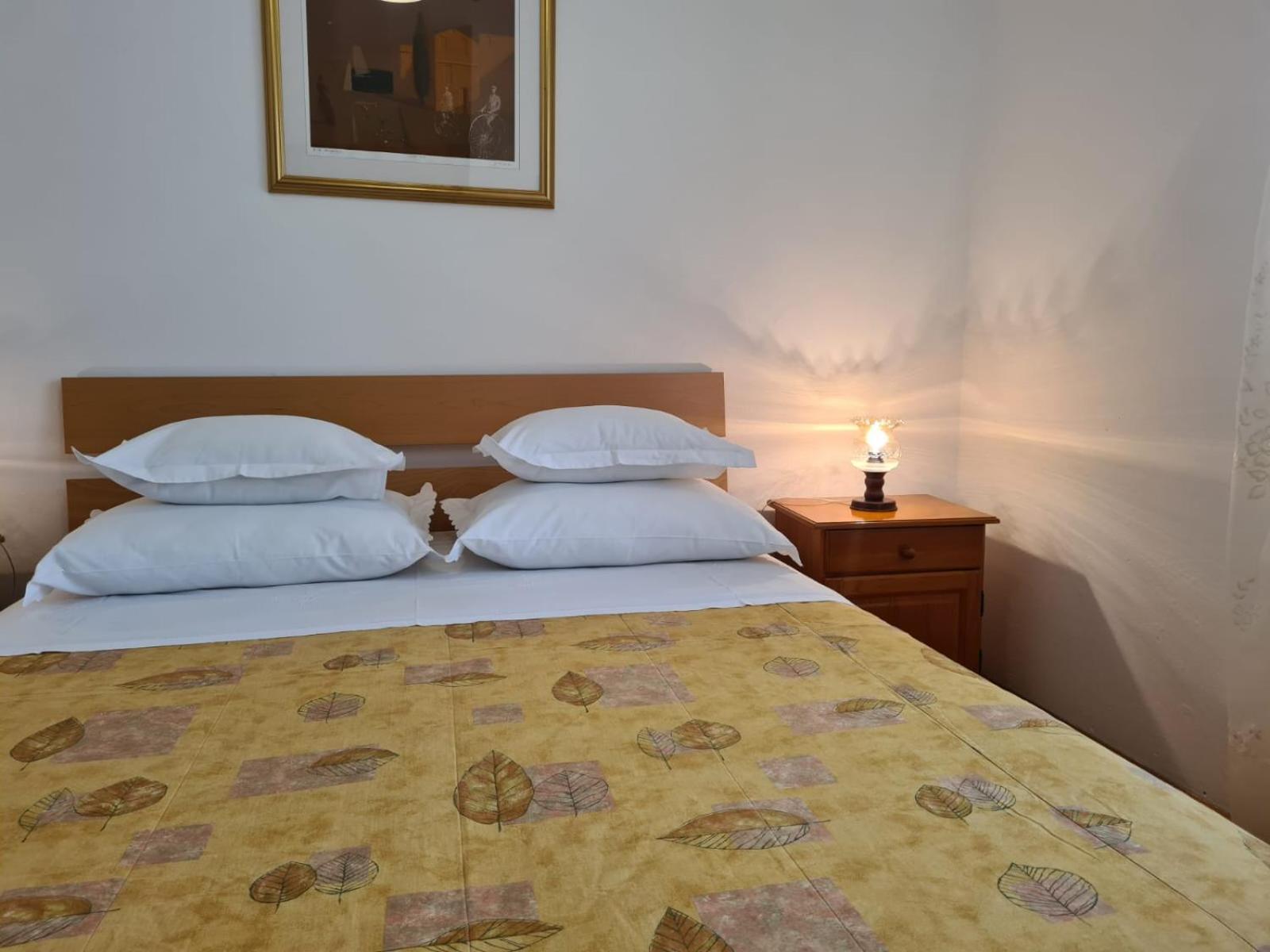 Apartments Jelena Supetar - Four Apartments - A Small House With A Private Yard - Two-Room Apartment With A Sea View - Studio Apartment - Two-Room Apartment With Garden View- Free Parking 외부 사진