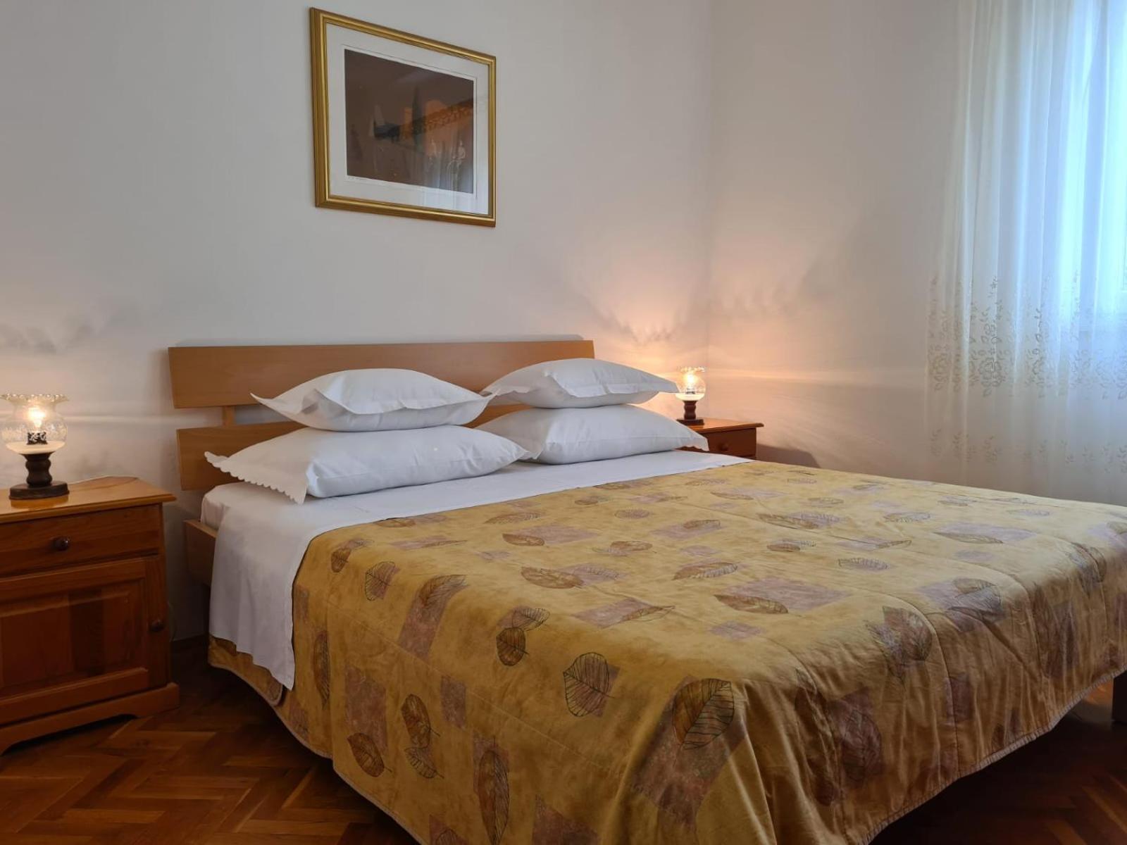 Apartments Jelena Supetar - Four Apartments - A Small House With A Private Yard - Two-Room Apartment With A Sea View - Studio Apartment - Two-Room Apartment With Garden View- Free Parking 외부 사진