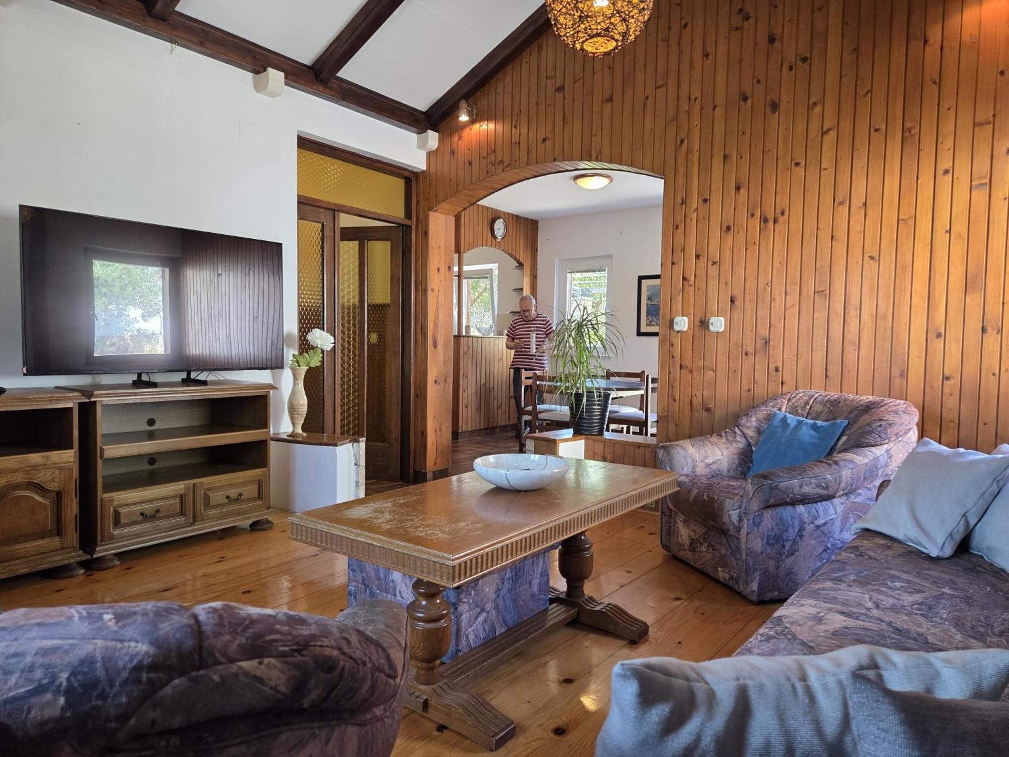 Apartments Jelena Supetar - Four Apartments - A Small House With A Private Yard - Two-Room Apartment With A Sea View - Studio Apartment - Two-Room Apartment With Garden View- Free Parking 외부 사진
