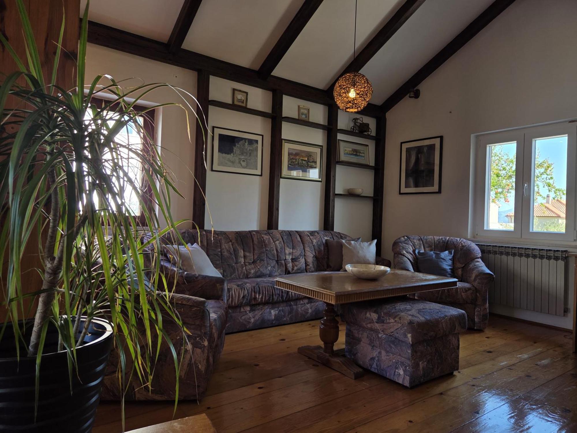 Apartments Jelena Supetar - Four Apartments - A Small House With A Private Yard - Two-Room Apartment With A Sea View - Studio Apartment - Two-Room Apartment With Garden View- Free Parking 외부 사진